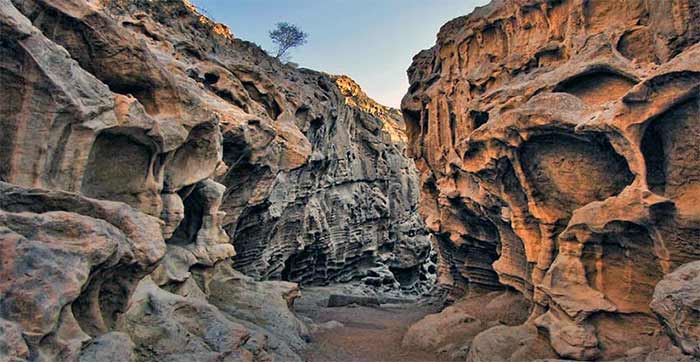 تنگه چاهکوه