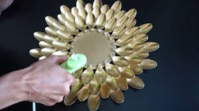 کاردستی دیواری زیبا با قاشق و چنگال یکبار مصرف